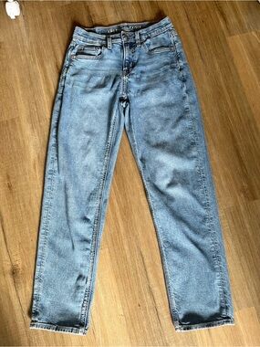 American Eagle Light Wash 90s Straight High-Rise Jeans